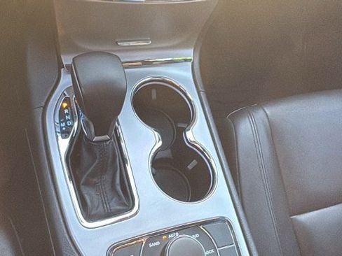 Used 2021 Jeep Grand Cherokee Limited image 23