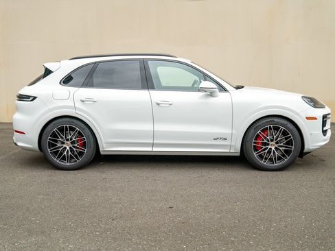 New 2025 Porsche Cayenne GTS image 8