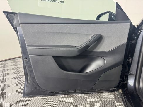 Used 2026 Tesla Model Y AWD image 9