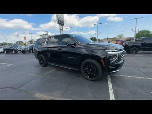 Certified 2025 Chevrolet Suburban LS AWD/4WD image 2