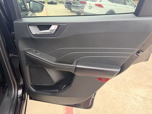 Used 2021 Ford Escape SE FWD image 17