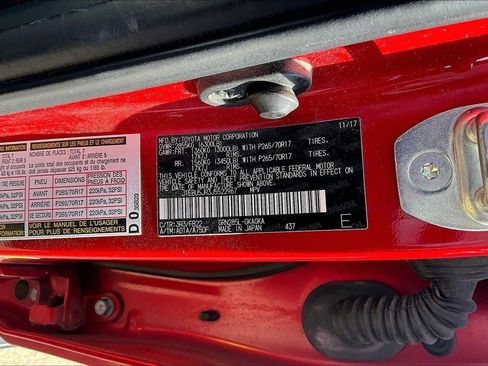 Used 2018 Toyota 4Runner SR5 AWD/4WD image 4
