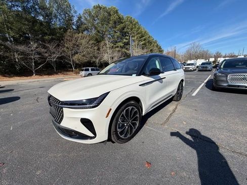 New 2026 Lincoln Nautilus Reserve image 3