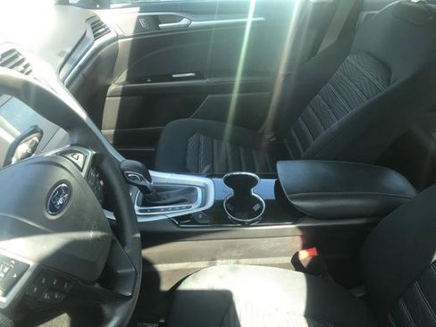Used 2016 Ford Fusion SE image 6
