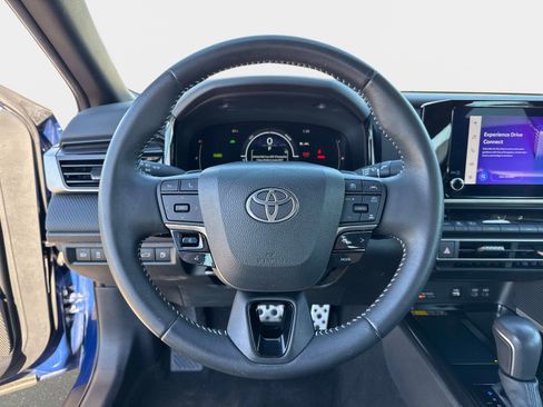 Used 2025 Toyota Camry SE image 26