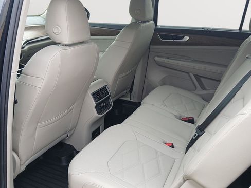 Used 2024 Volkswagen Atlas SE image 10