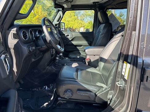 Used 2020 Jeep Gladiator Overland image 14