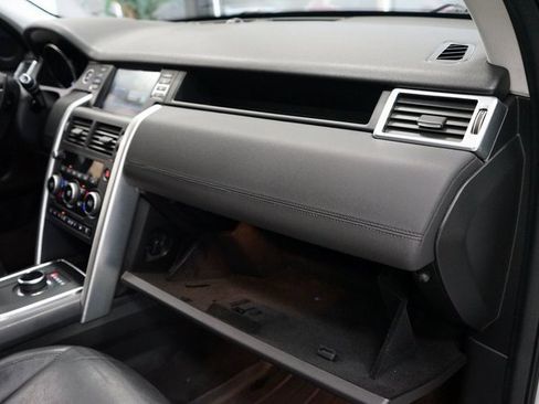 Used 2018 Land Rover Discovery Sport SE image 39