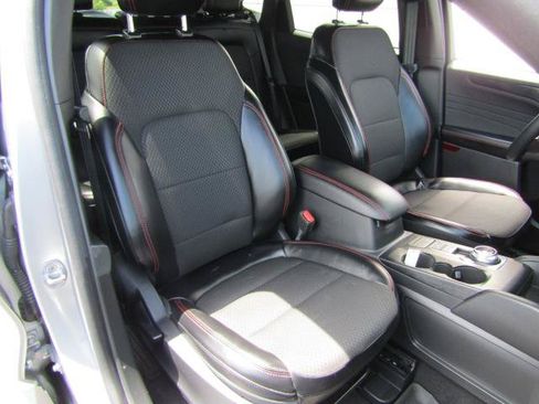 Used 2024 Ford Escape ST-Line Select AWD/4WD image 8