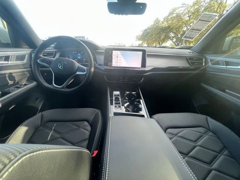 New 2026 Volkswagen Atlas Cross Sport SE FWD image 10