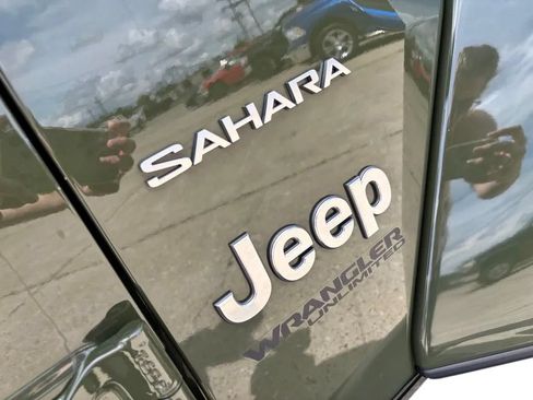 Used 2021 Jeep Wrangler Unlimited Sahara w/ Uconnect 4C Nav & Sound Group AWD/4WD image 9