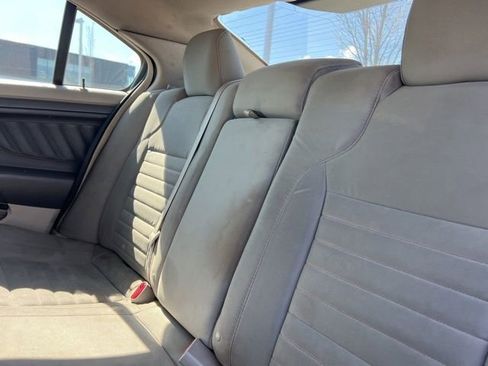 Used 2011 Ford Taurus SE image 26