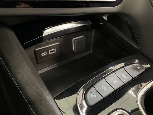 Used 2023 Buick Envision Essence w/ Sport Touring Package AWD/4WD image 19