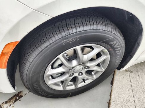 New 2027 Chrysler Pacifica LX FWD image 31