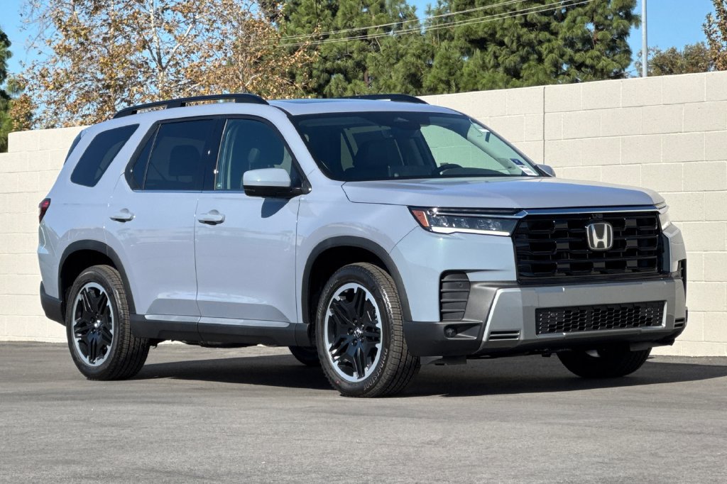 New 2026 Honda Pilot Touring image 2