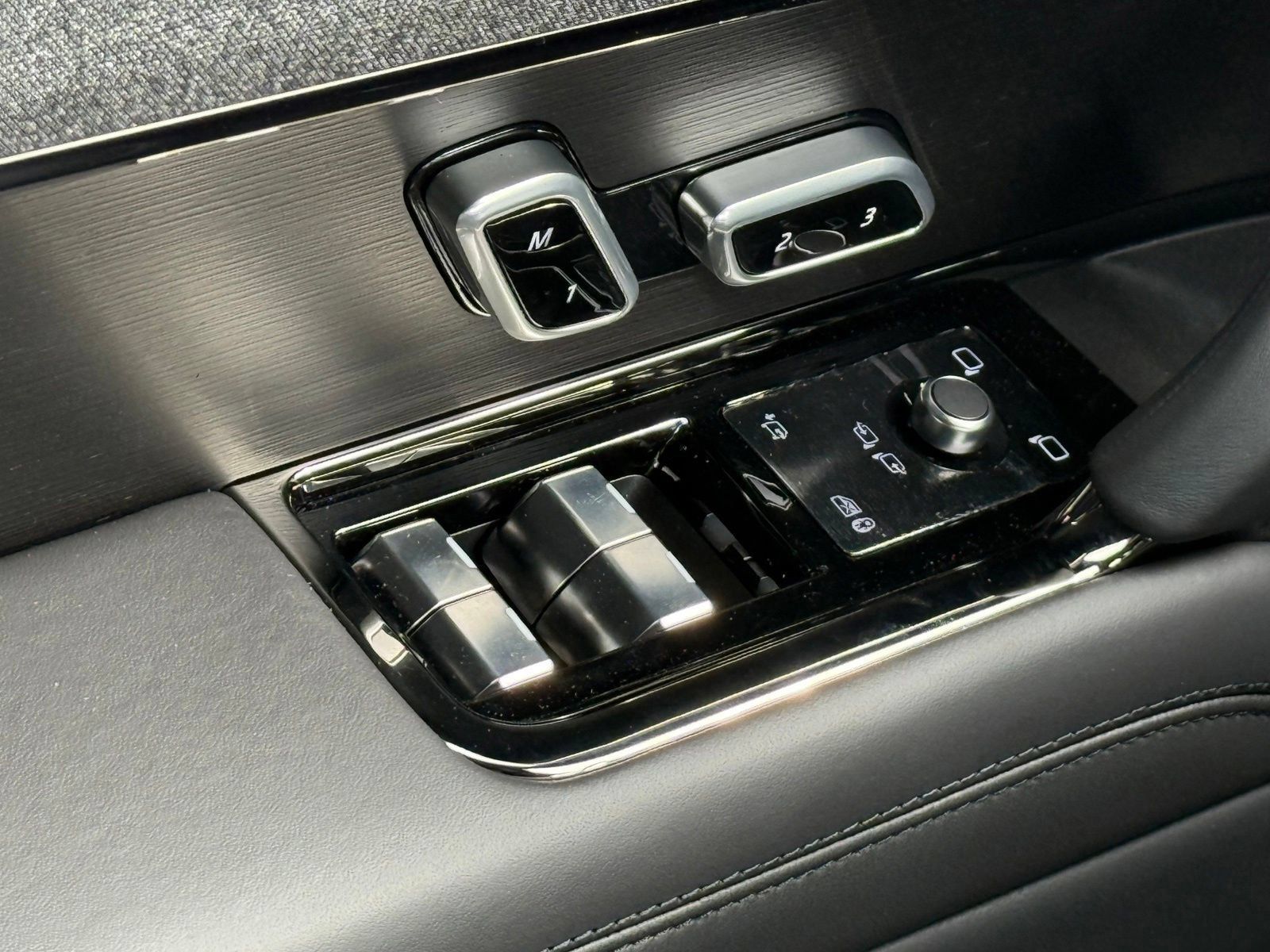 New 2026 Land Rover Range Rover Sport SE AWD/4WD image 39