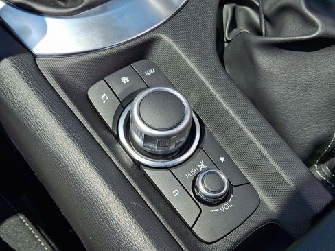 Used 2021 MAZDA MX-5 Miata RF Club RWD image 19