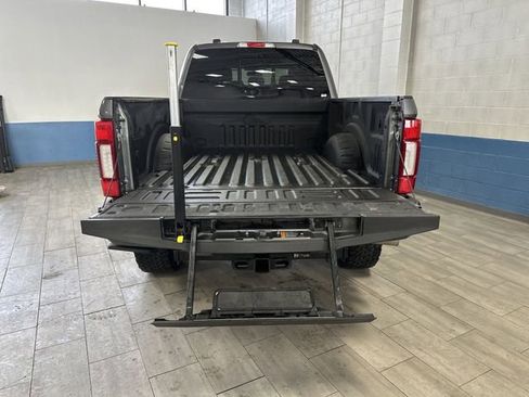 Used 2021 Ford F250 Lariat image 16