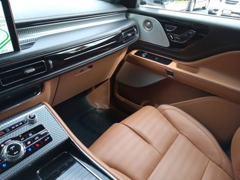 Used 2023 Lincoln Aviator Black Label AWD/4WD image 19