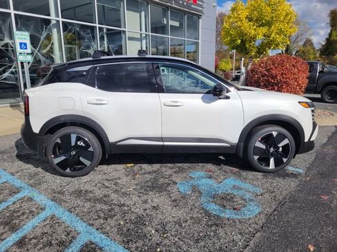 New 2026 Nissan Kicks SR w/ Cold Weather Package AWD/4WD image 3