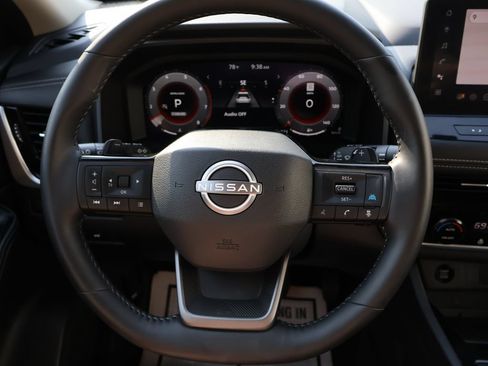 Used 2025 Nissan Rogue SL FWD image 34