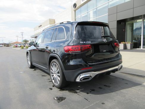 Used 2022 Mercedes-Benz GLB 250 4MATIC image 5