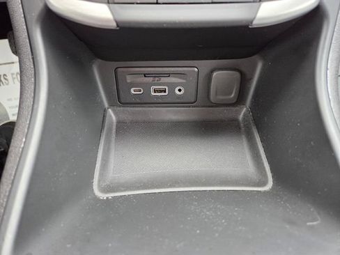 Used 2024 GMC Terrain SLT w/ Infotainment Package II image 32