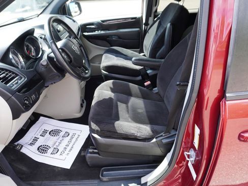 Used 2014 Dodge Grand Caravan SE FWD image 17