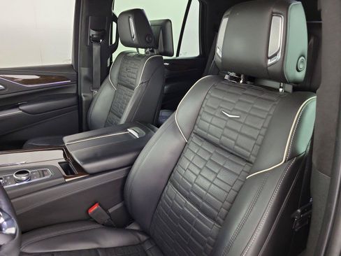 Used 2023 Cadillac Escalade Sport Platinum w/ LPO, ONYX Package AWD/4WD image 23