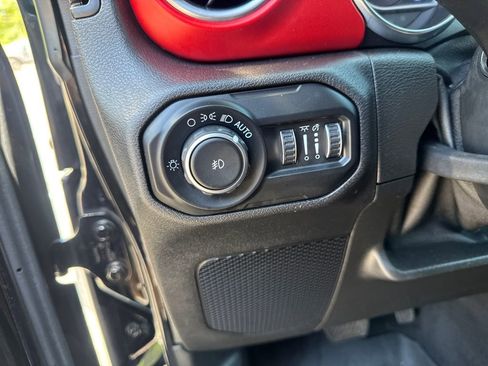 Used 2021 Jeep Wrangler Unlimited Rubicon AWD/4WD image 29