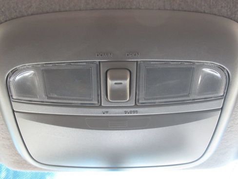 Used 2006 Nissan Sentra SE-R Spec V w/ (J01) Sunroof Pkg FWD image 22