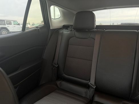 Used 2025 Chevrolet Trax LT image 39