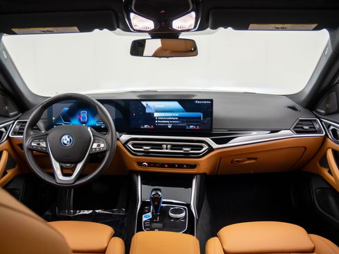 Used 2023 BMW i4 eDrive35 w/ Premium Package image 9