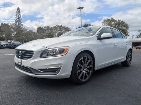 Used 2017 Volvo S60 T5 Inscription Platinum image 8