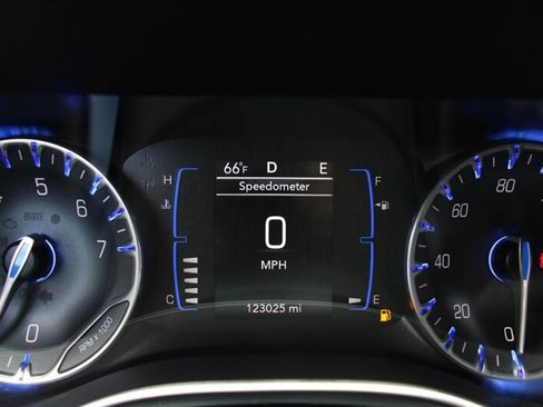Used 2020 Chrysler Pacifica Touring w/ S Appearance Package FWD image 7