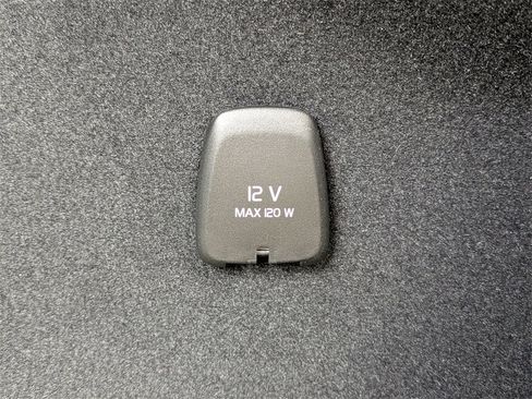 Certified 2026 Volvo XC90 B6 Plus w/ Protection Package Premier image 15