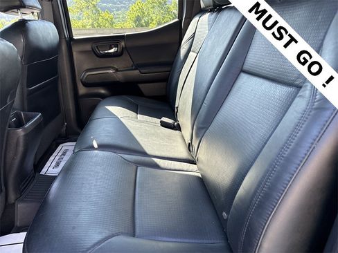 Used 2021 Toyota Tacoma TRD Off-Road image 12