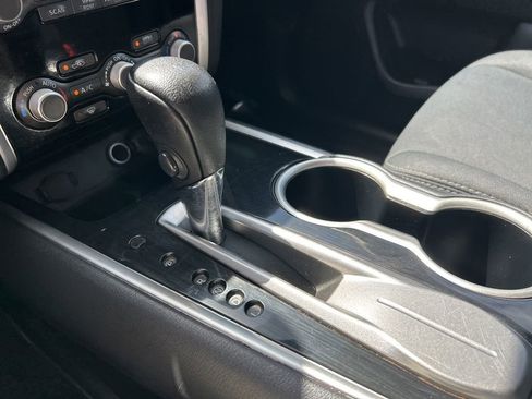 Used 2017 Nissan Pathfinder SV image 36