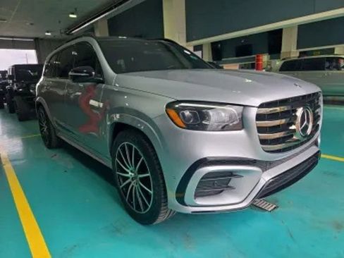 Used 2024 Mercedes-Benz GLS 450 4MATIC image 2