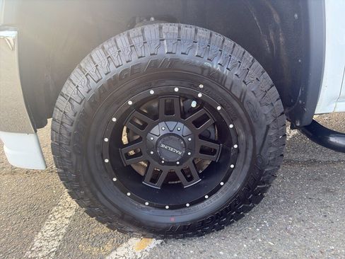 Used 2017 GMC Sierra 1500 2WD Regular Cab image 2