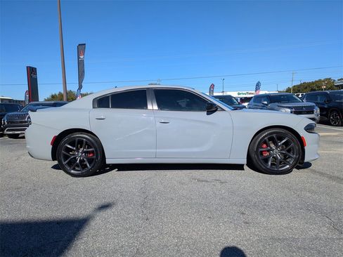 Used 2022 Dodge Charger SXT w/ Blacktop Package image 2