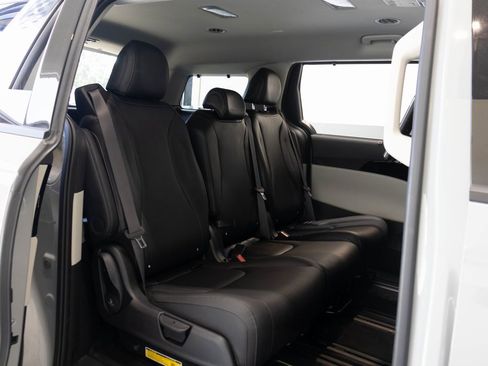 Used 2024 Kia Carnival SX image 26