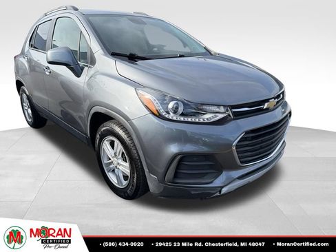 Used 2020 Chevrolet Trax LT w/ LT Convenience Package FWD image 2