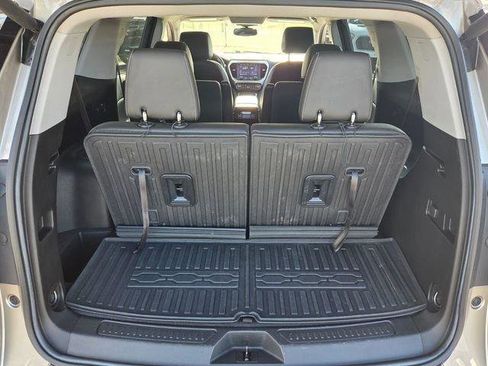 Used 2022 GMC Acadia SLT w/ Technology Package image 14