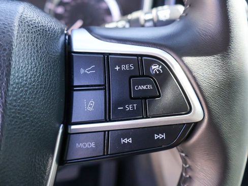 Used 2023 Toyota Highlander XLE image 47