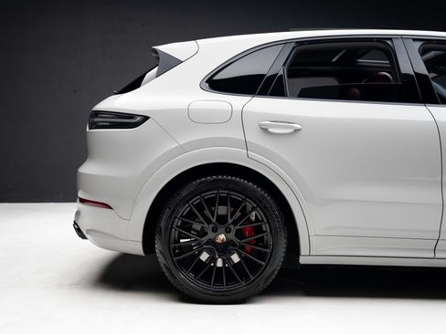 Used 2022 Porsche Cayenne GTS AWD/4WD image 36