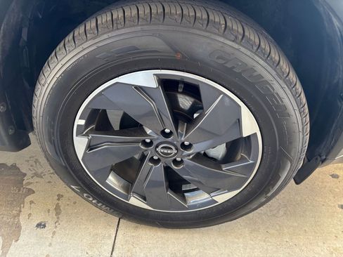 Used 2025 Nissan Rogue SV FWD image 32
