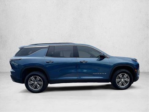 Used 2026 Chevrolet Traverse LT FWD image 5