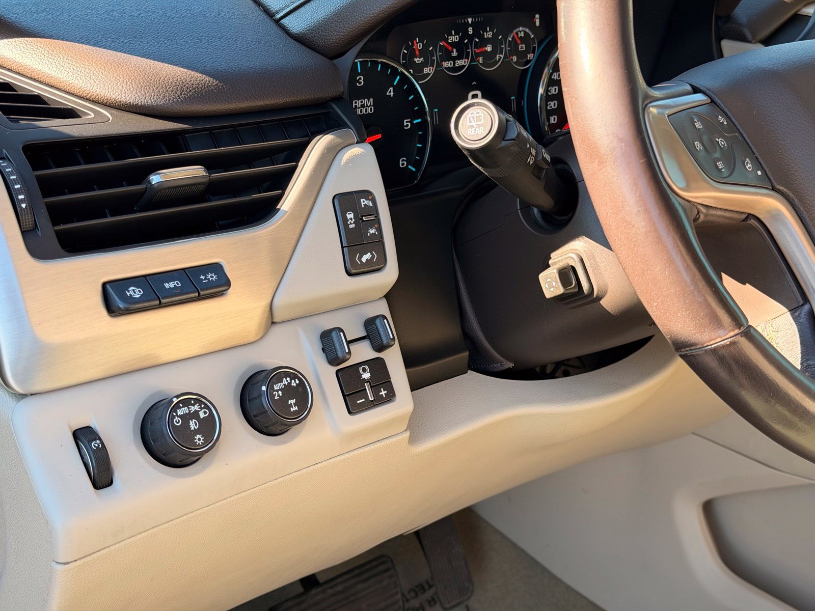 Used 2018 GMC Yukon XL Denali w/ Open Road Package AWD/4WD image 19