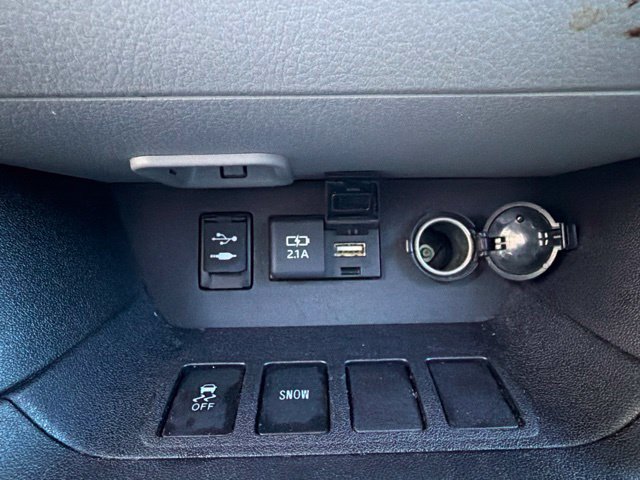 Used 2019 Toyota Highlander Plus FWD image 25
